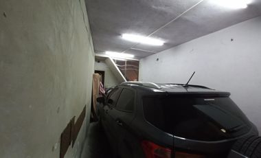 VENTA CASA 4 AMBIENTES CON FONDO LIBRE Y COCHERA