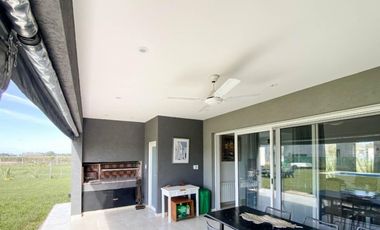 Venta de casa en el Barrio Santa Inés -  Canning