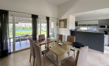 Venta de casa en el Barrio Santa Inés -  Canning