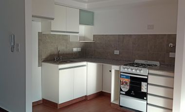 DEPARTAMENTO 2 AMB AL FTE 1er PISO CON BALCON