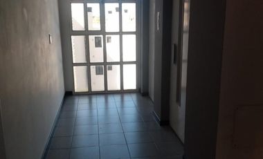 Departamento tres ambientes con cochera venta Monte Grande Centro