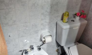 Departamento tres ambientes con cochera venta Monte Grande Centro