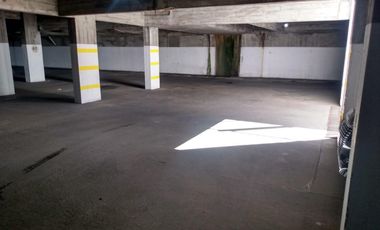 Departamento tres ambientes con cochera venta Monte Grande Centro
