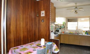 VENTA Casa Lote propio DE 6 AMBIENTES