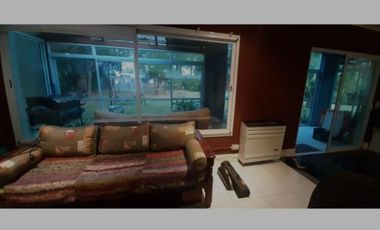 VENDO CASA MINIMALISTA CON PEQUEÑA CABAÑA