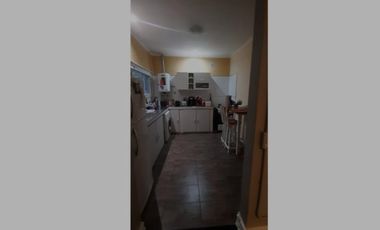 VENDO CASA MINIMALISTA CON PEQUEÑA CABAÑA