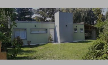 VENDO CASA MINIMALISTA CON PEQUEÑA CABAÑA