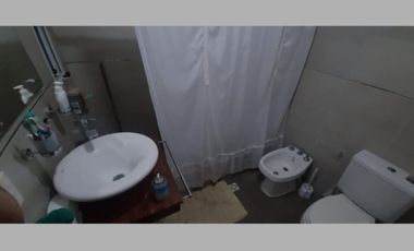 VENDO CASA MINIMALISTA CON PEQUEÑA CABAÑA