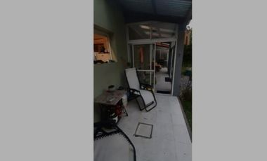 VENDO CASA MINIMALISTA CON PEQUEÑA CABAÑA