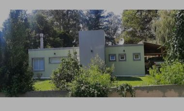 VENDO CASA MINIMALISTA CON PEQUEÑA CABAÑA