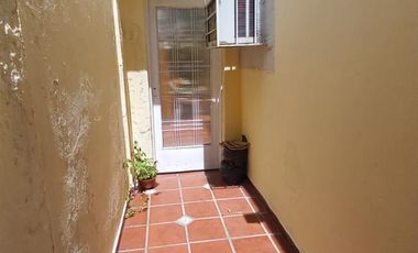 VENTA CASA SOBRE LOTE PROPIO, LANUS ESTE