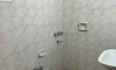 DEPARTAMENTO DOS AMBIENTES EN PRIMER PISO SOBRE AVENIDA ARIETA