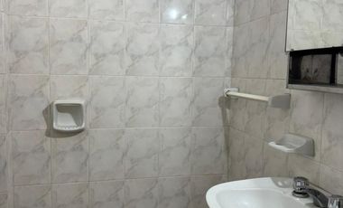 DEPARTAMENTO DOS AMBIENTES EN PRIMER PISO SOBRE AVENIDA ARIETA