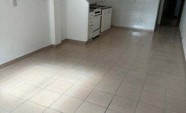 DEPARTAMENTO DOS AMBIENTES EN PRIMER PISO SOBRE AVENIDA ARIETA