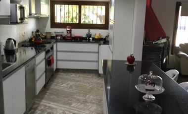 Chalet - 3 Dorm. - Sum - Cochera - Parque con Piscina y Quincho