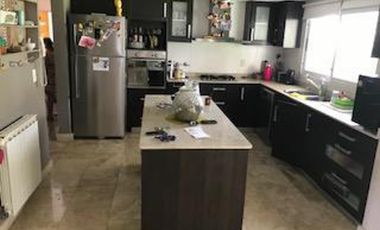 EXCELENTE PROPIEDAD EN ZONA EXCLUSIVA DE BANFIELD OESTE.