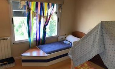 EXCELENTE PROPIEDAD EN ZONA EXCLUSIVA DE BANFIELD OESTE.