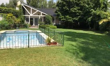 EXCELENTE PROPIEDAD EN ZONA EXCLUSIVA DE BANFIELD OESTE.