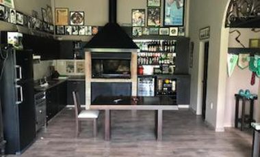 EXCELENTE PROPIEDAD EN ZONA EXCLUSIVA DE BANFIELD OESTE.