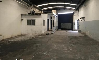VENTA - VILLA MADERO - GALPON 350 m2 APROX. - CON DOS OFICINAS y DOS BAÑOS