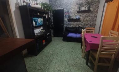 Casa De 3 Amb. Amplio Jardín. Garage. Patio. A Moderizar. 208 Mts. Calle 210 Al 700. Ranelagh. Berazategui