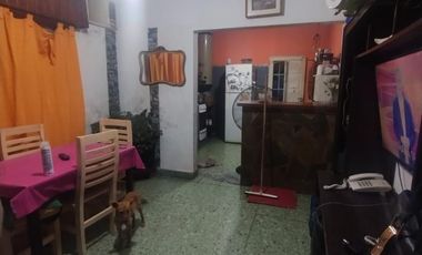 Casa De 3 Amb. Amplio Jardín. Garage. Patio. A Moderizar. 208 Mts. Calle 210 Al 700. Ranelagh. Berazategui