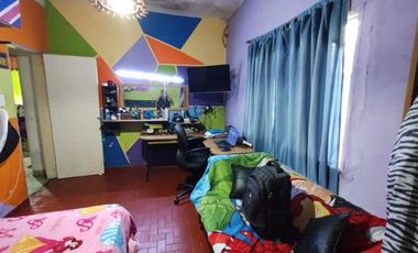 Casa De 3 Amb. Amplio Jardín. Garage. Patio. A Moderizar. 208 Mts. Calle 210 Al 700. Ranelagh. Berazategui