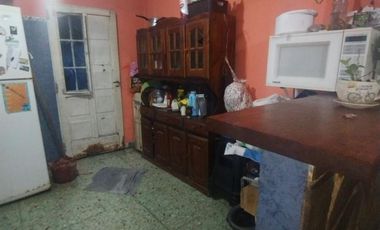 Casa De 3 Amb. Amplio Jardín. Garage. Patio. A Moderizar. 208 Mts. Calle 210 Al 700. Ranelagh. Berazategui