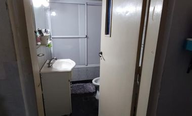 Casa De 3 Amb. Amplio Jardín. Garage. Patio. A Moderizar. 208 Mts. Calle 210 Al 700. Ranelagh. Berazategui