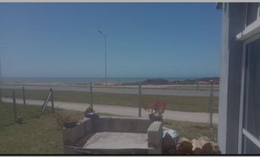 VENDO CASA 4 AMB PRIMERA LINEA AL MAR.