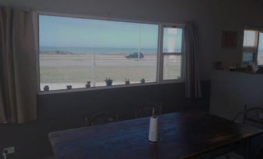 VENDO CASA 4 AMB PRIMERA LINEA AL MAR.