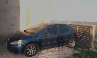 VENDO CASA 4 AMB PRIMERA LINEA AL MAR.