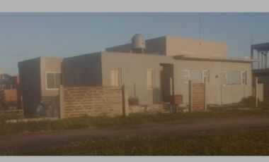 VENDO CASA 4 AMB PRIMERA LINEA AL MAR.