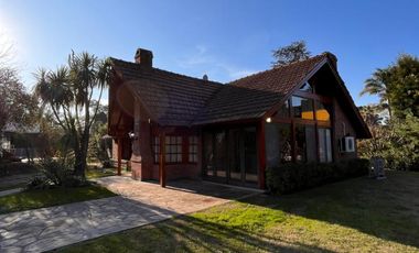 Casa de 4 AMBIENTES en alquiler