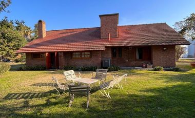 Casa de 4 AMBIENTES en alquiler
