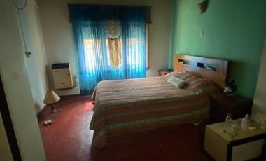 CHALET DE 3 AMBIENTES EN VENTA