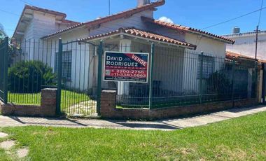 CHALET DE 3 AMBIENTES EN VENTA