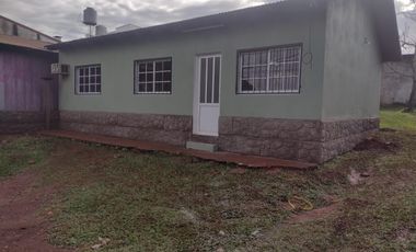 Guidek Stasiuk Propiedades alquila amplio terreno con casa.