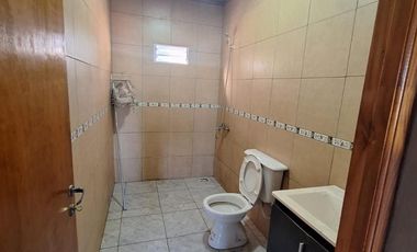 Guidek Stasiuk Propiedades alquila amplio terreno con casa.