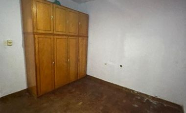 Casa de 3 ambientes y Jardín en Lanús Este.