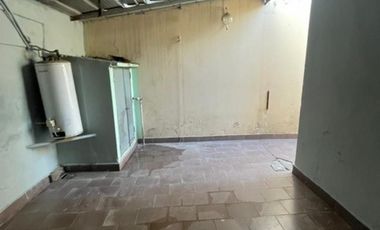 Casa de 3 ambientes y Jardín en Lanús Este.
