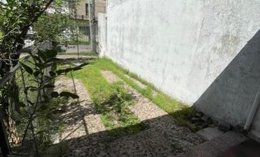 Casa de 3 ambientes y Jardín en Lanús Este.