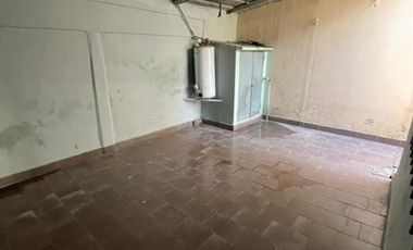 Casa de 3 ambientes y Jardín en Lanús Este.