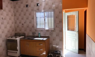 ALQUILER - VILLA MADERO - PH  3 AMB. CHICO  CON PATIO AL FRENTE SIN EXPENSAS -