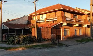 VENDO CHALET (ZONA PUERTO) NECOCHEA