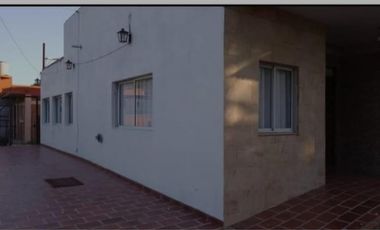 VENDO CASA CON QUINCHO 300 M2 CONSTRUIDOS