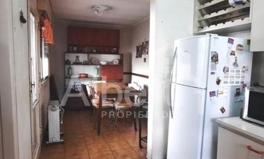 VENTA -  CASA P.H.. HAEDO. BARRIO GÜEMES. 3 AMBIENTES.