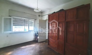 VENTA -  CASA P.H.. HAEDO. BARRIO GÜEMES. 3 AMBIENTES.