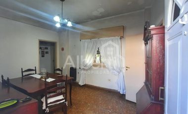 VENTA -  CASA P.H.. HAEDO. BARRIO GÜEMES. 3 AMBIENTES.