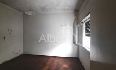 VENTA -  CASA P.H.. HAEDO. BARRIO GÜEMES. 3 AMBIENTES.